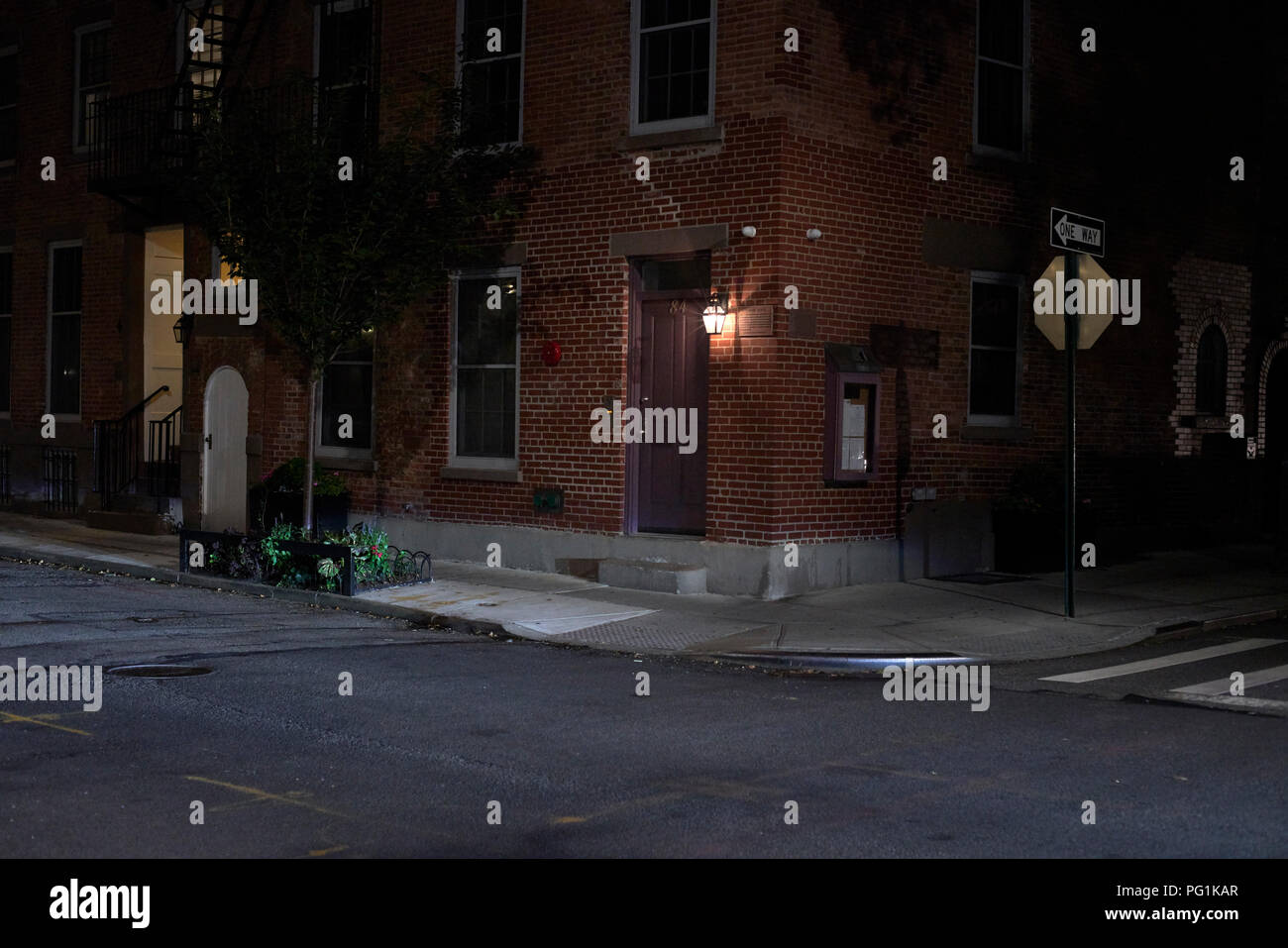 Dark Street Corner High Resolution Stock Photography and Images Alamy