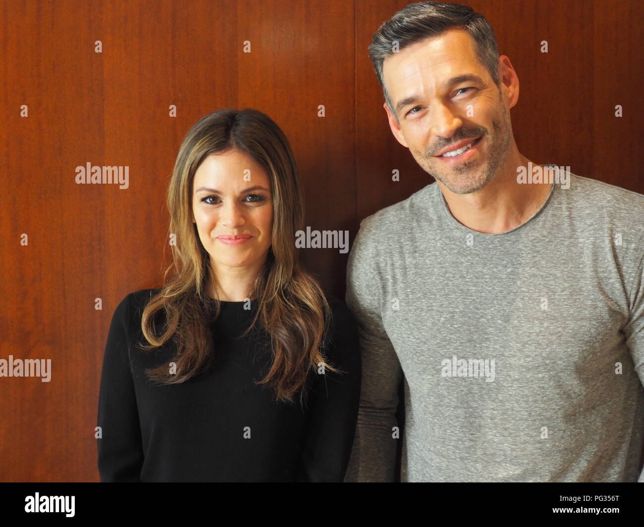 Paris, France. 23rd Aug, 2018. The US actors Rachel Bilson and Eddie Cibrian at a photo shoot for the presentation of the Vox series 'Take Two'. (on dpa 'US actress Rachel Bilson would like to come to Germany' from 23.08.2018) Credit: Christian Böhmer/dpa/Alamy Live News Stock Photo