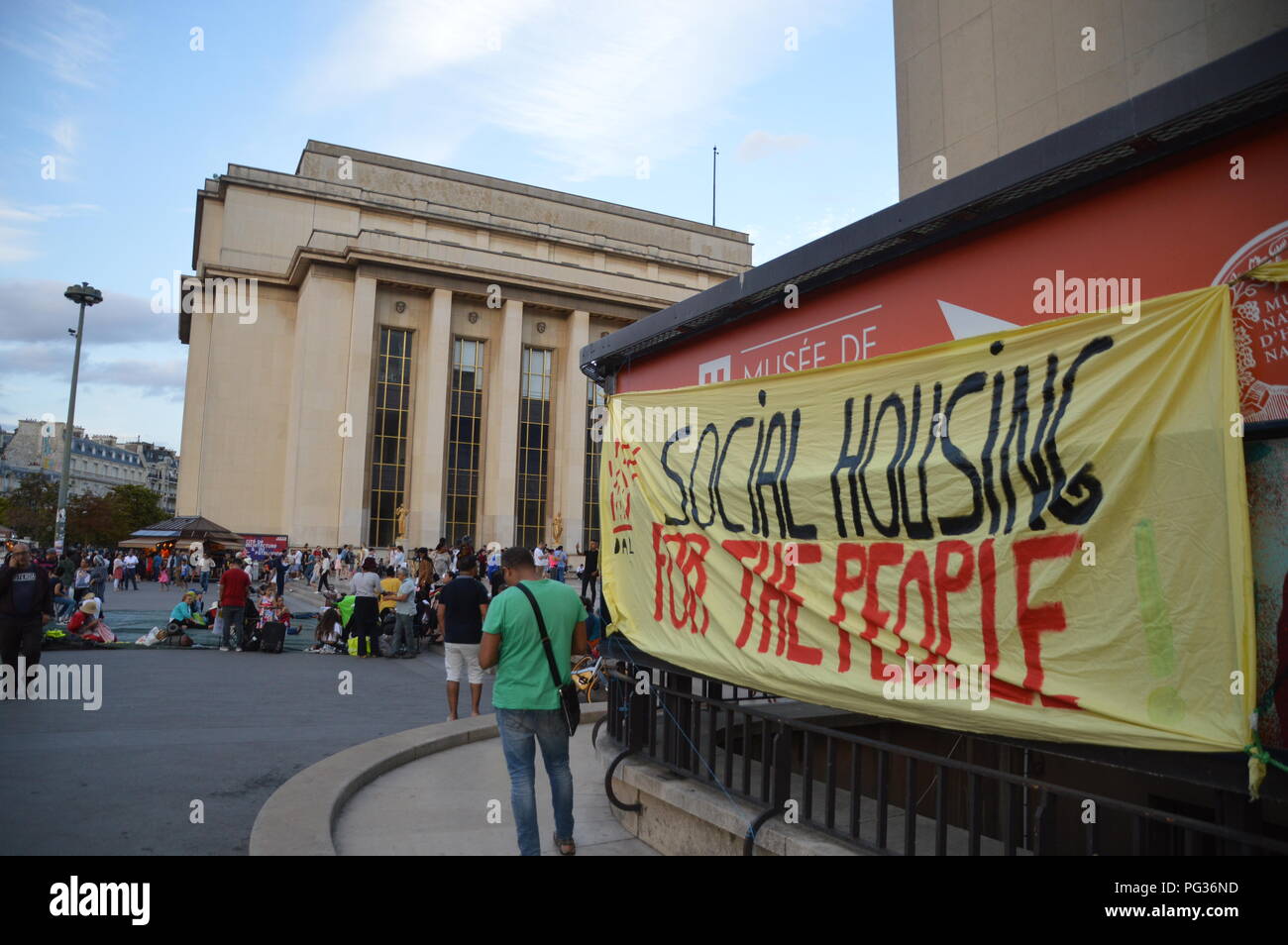 23 august 2018. The housing association DAL want to take place and protest on the Parvis du Trocadéro (Eiffel Tower) all night long. Stock Photo