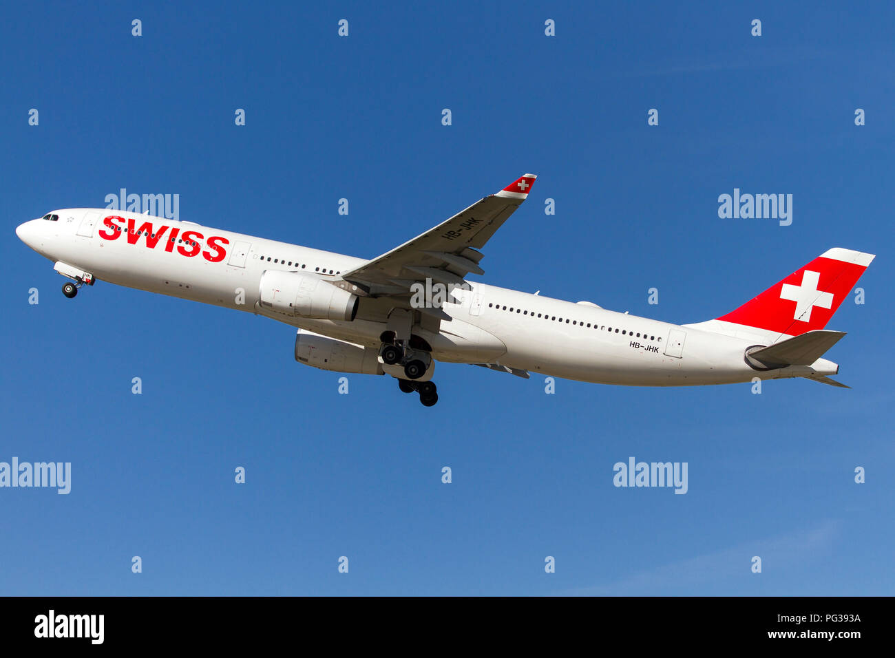 Zurich, Switzerland. 12th Aug, 2018. A Swiss Airbus 330-300 seen leaving Zurich for a long haul flight. Credit: Fabrizio Gandolfo/SOPA Images/ZUMA Wire/Alamy Live News Stock Photo