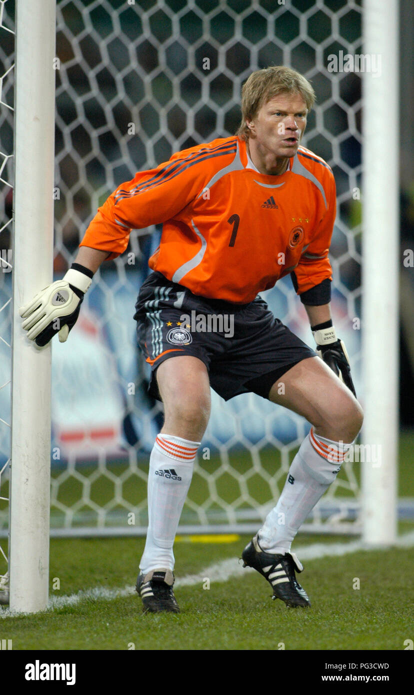 German international goalie Oliver Kahn puts on his shoes during the  training in Geneva, Switzerland, 29 May 2006. The German national soccer  team is preparing for the FIFA World Cup 2006 with