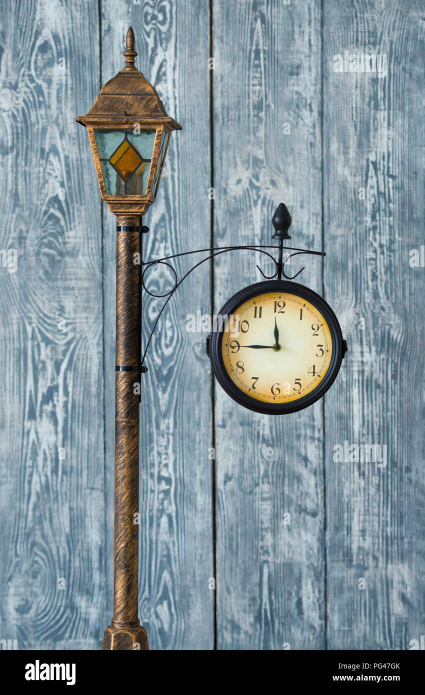 Outdoor antique pole clock hires stock photography and images Alamy