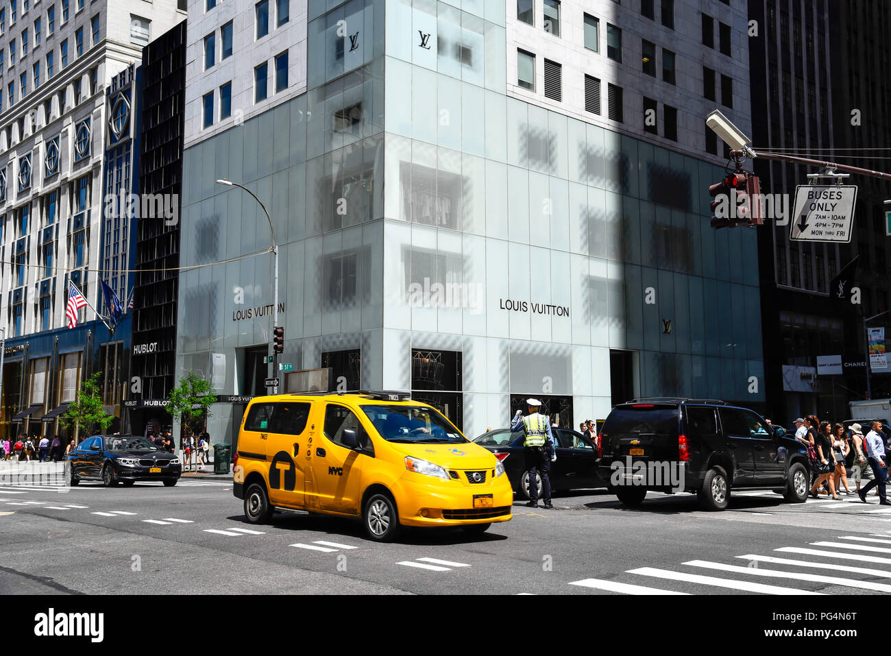 Louis vuitton store new york hi-res stock photography and images - Alamy