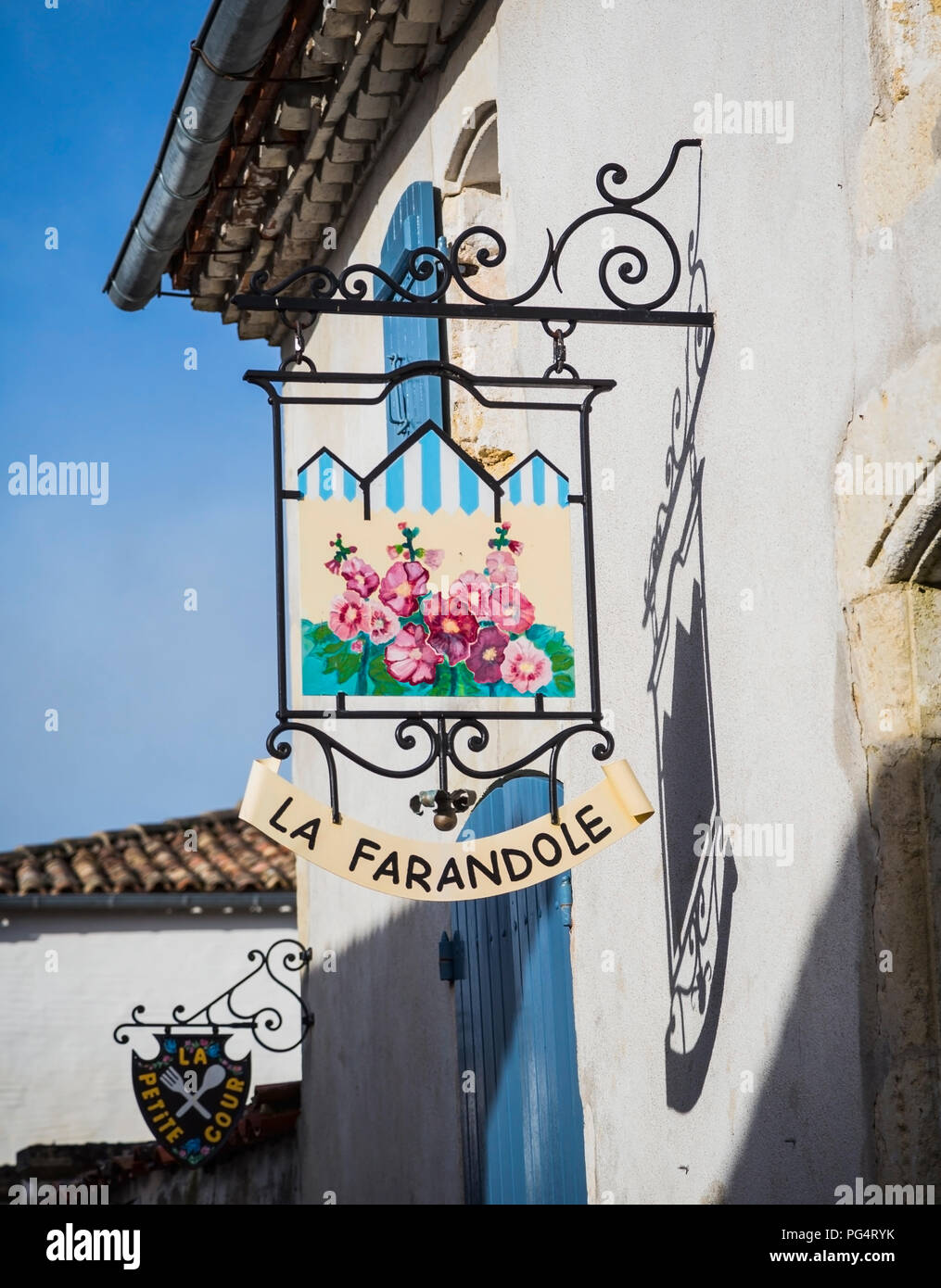 Talmont-sur-Gironde, Charente-Maritime department, Nouvelle-Aquitaine, France.  La Farandole restaurant sign. Stock Photo
