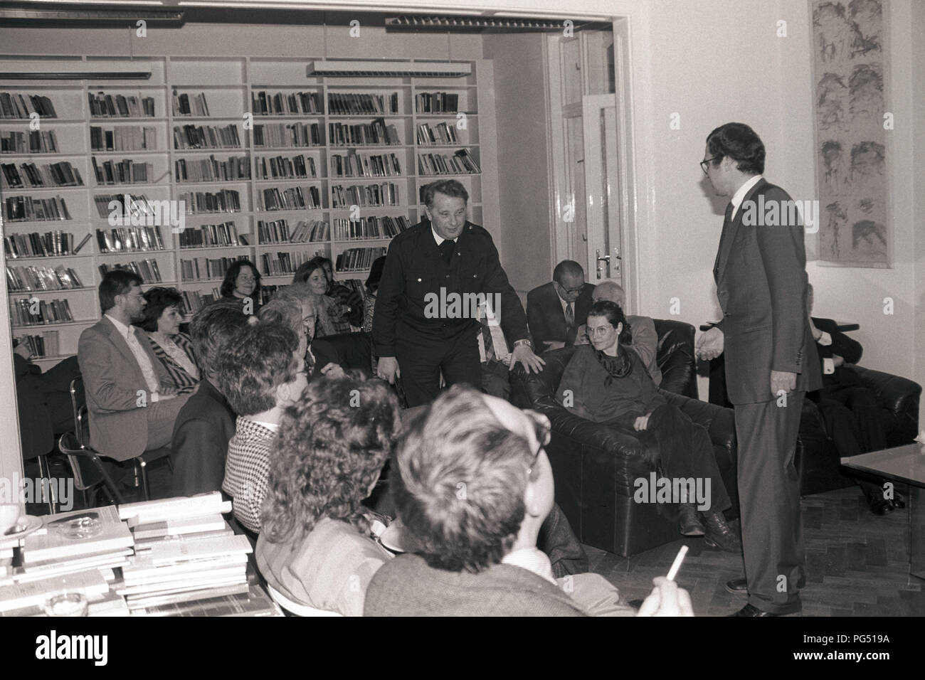 Meeting of the IWM (Institute for Human Sciences) in Vienna in 1990. In front stands the philosopher Krzysztof Michalski. Stock Photo