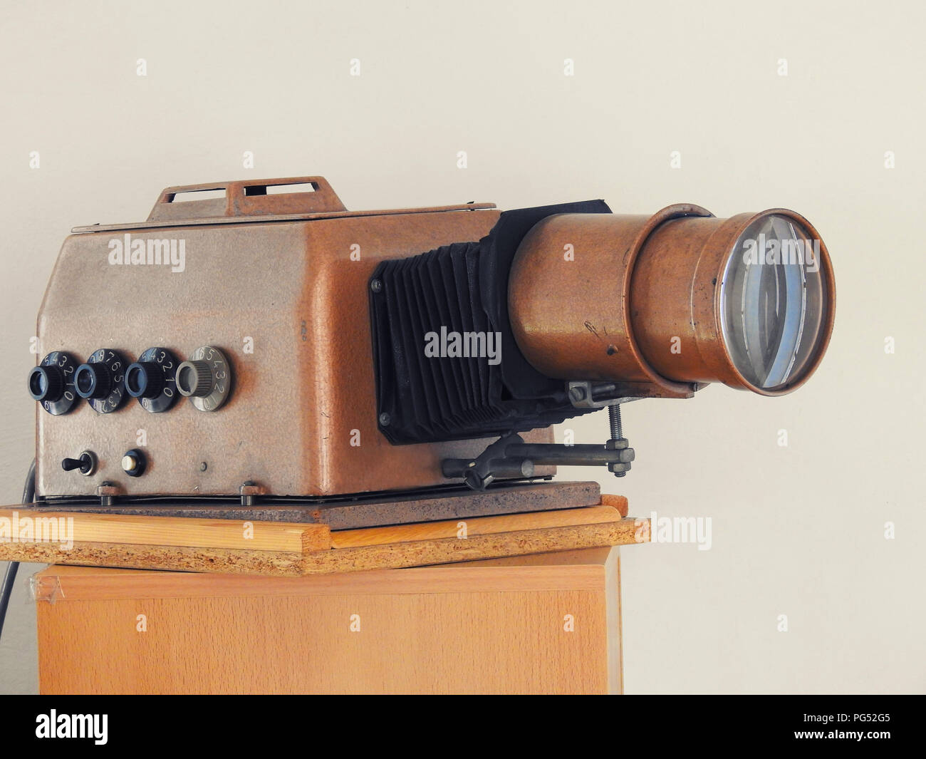 Vintage projector hires stock photography and images Alamy