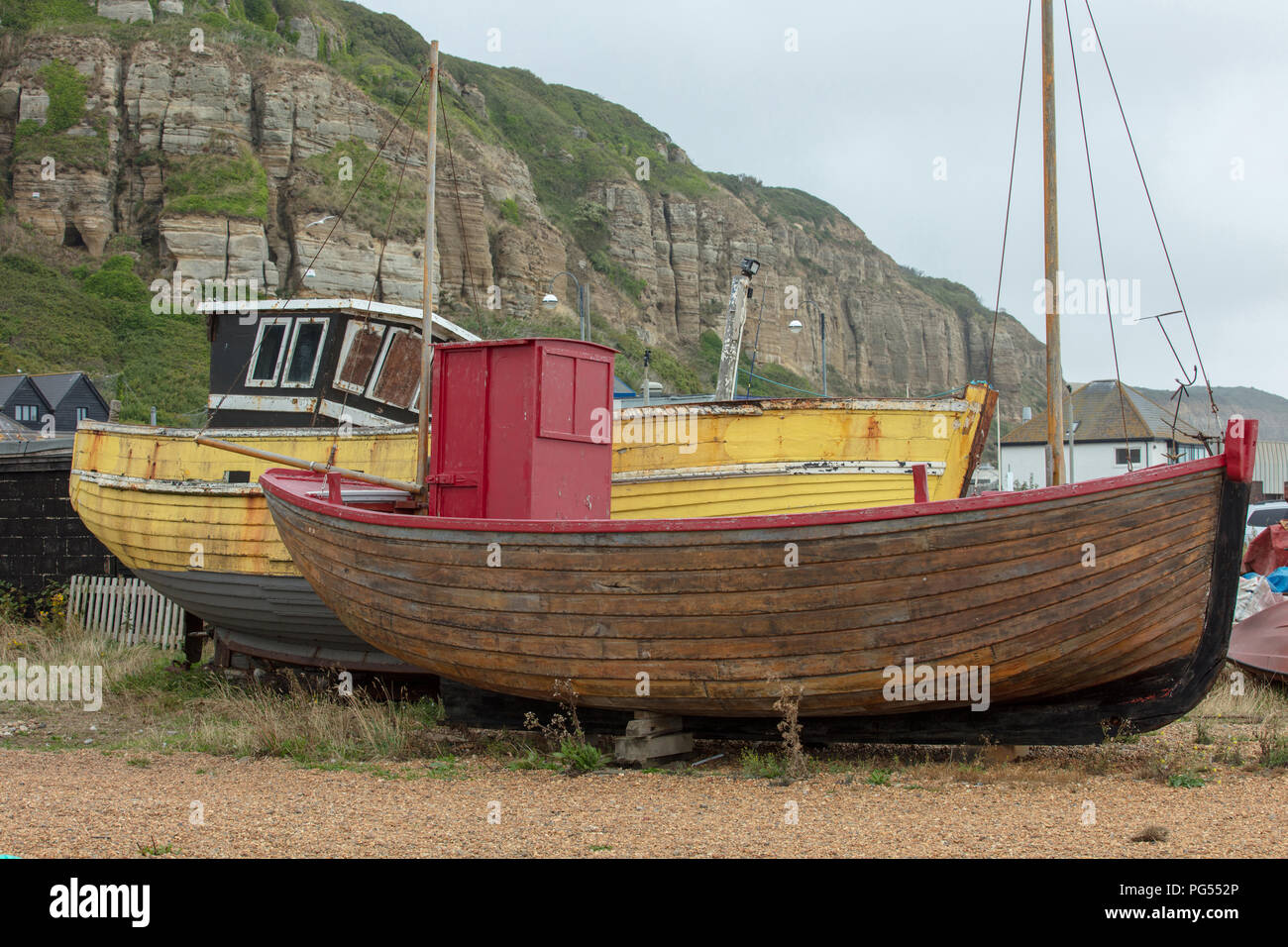 Fishing boats hastings hi-res stock photography and images - Alamy