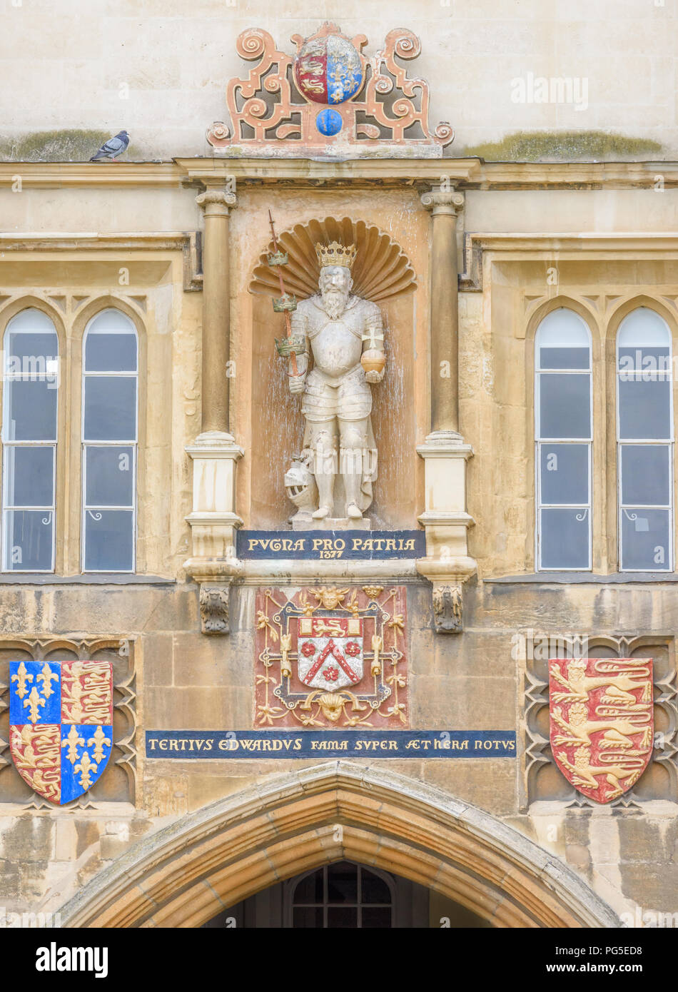 Statue of king Edward III (with sword and scepter), founder of King's Hall college in 1377, which was later merged by Henry VIII with another college Stock Photo