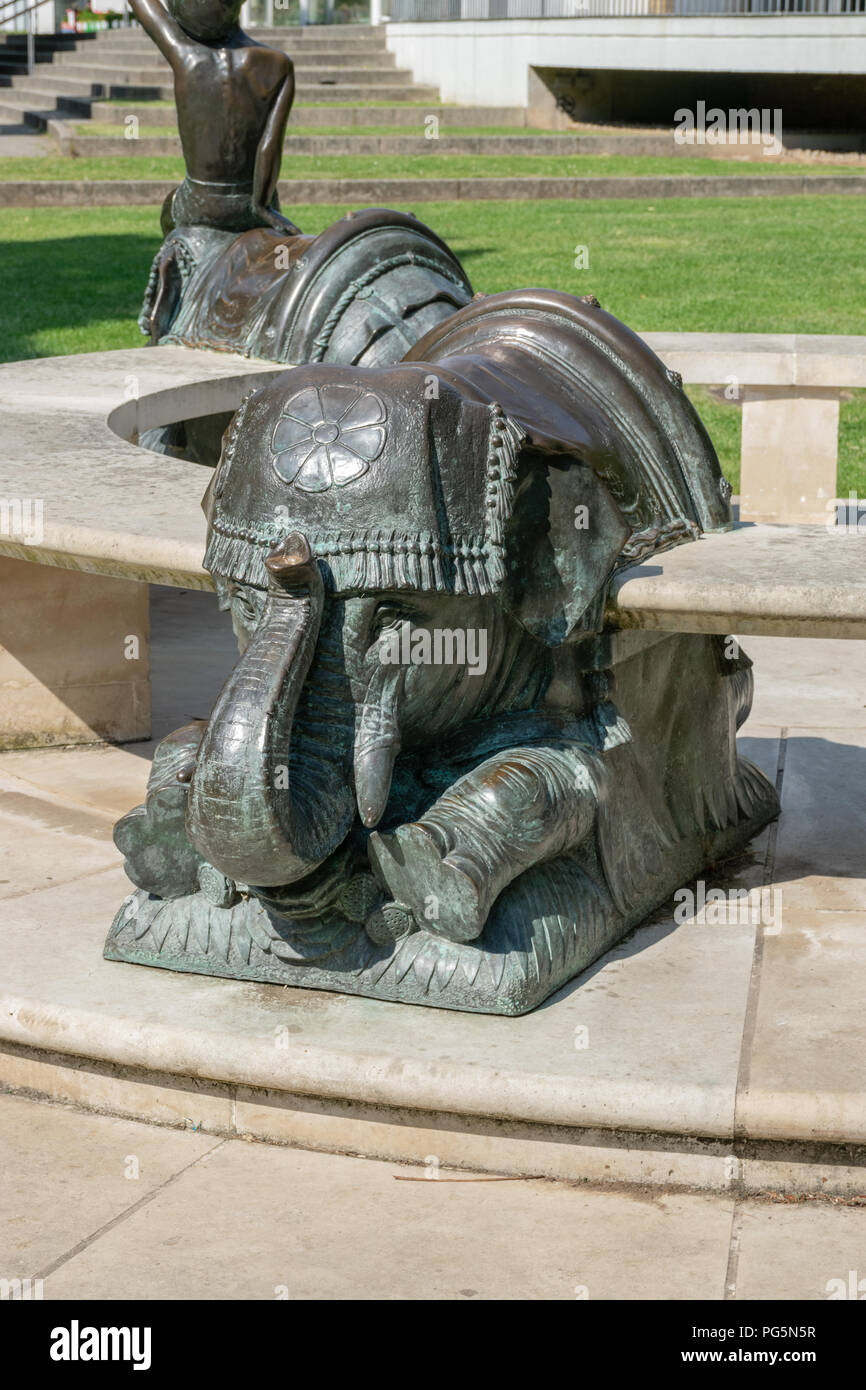 Elephant statue, Jephson Gardens, Leamington Spa Stock Photo Alamy