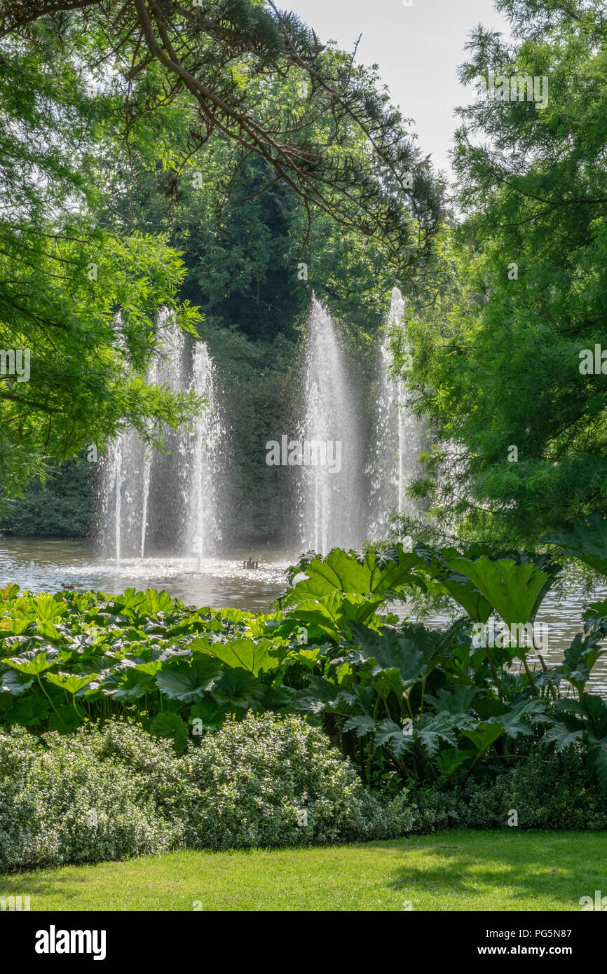 Royal leamington spa park hires stock photography and images Alamy