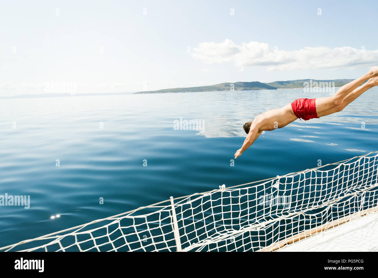 Jumping off boat hires stock photography and images Alamy