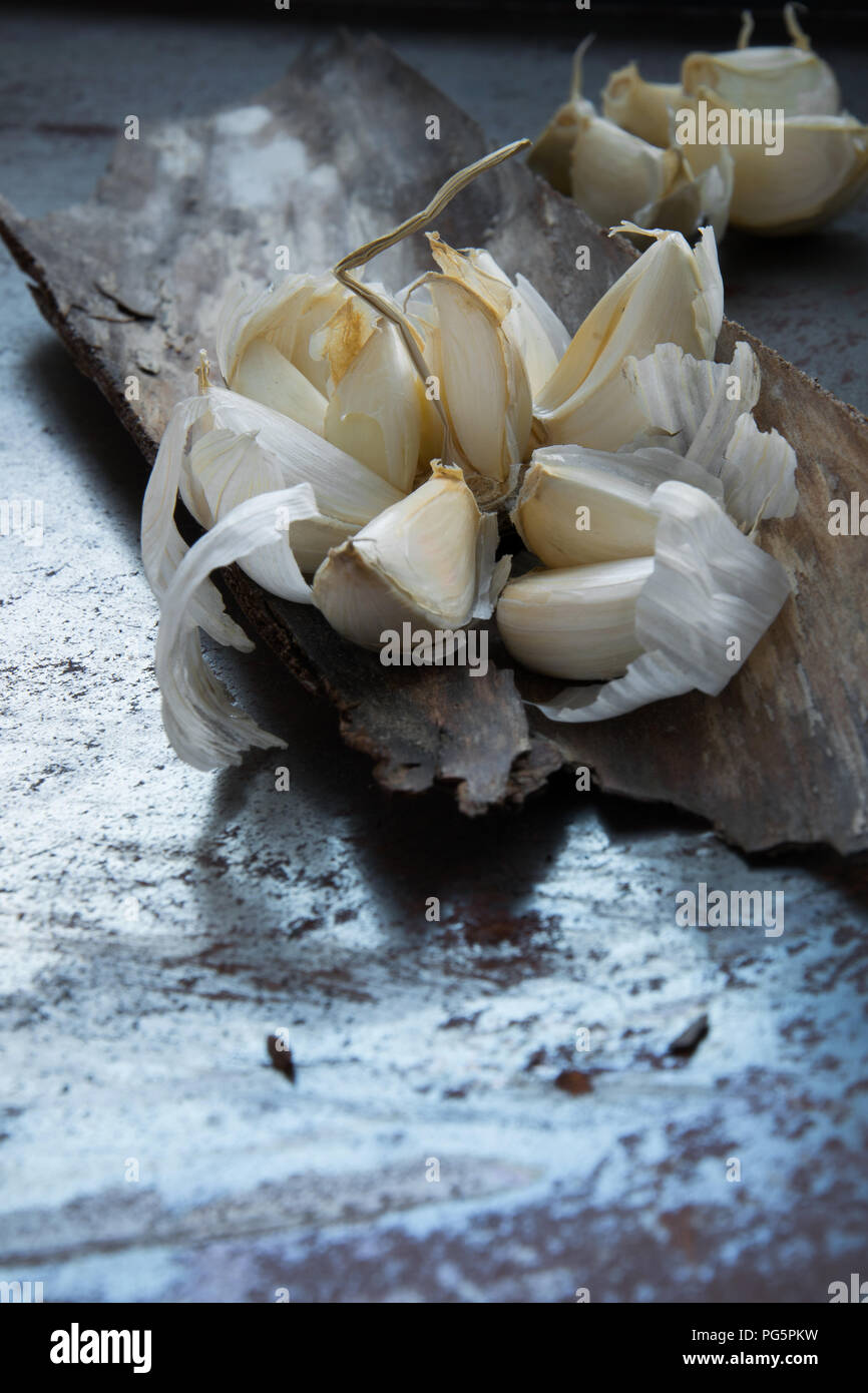 Ripe garlic cloves on rustic background, space for text Stock Photo - Alamy