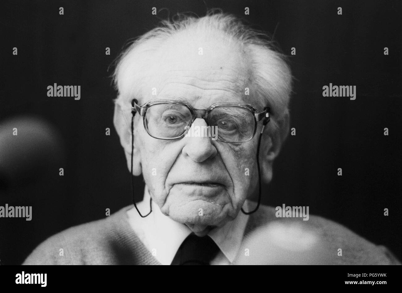 Berlin, DEU, 17.12.1993: Portrait of Sir Karl Popper, philosopher (Germany) Stock Photo