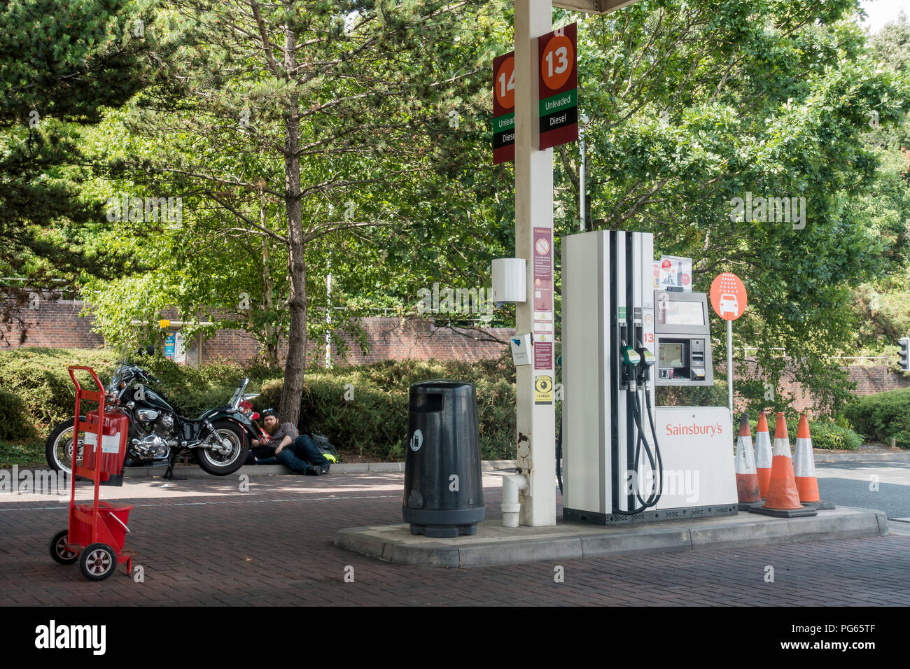 Fuel filling pumps hires stock photography and images Alamy