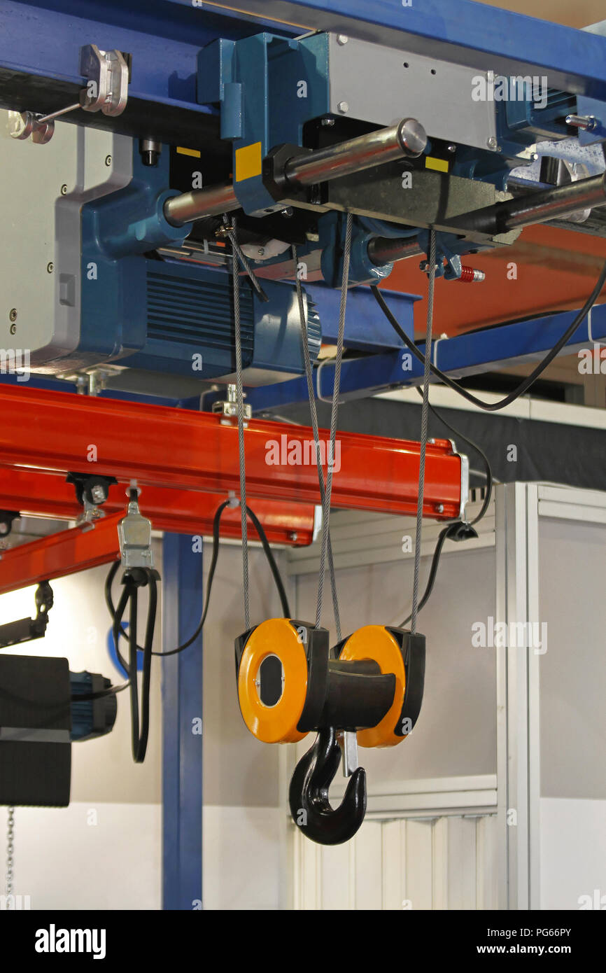 Overhead crane hoist hires stock photography and images Alamy