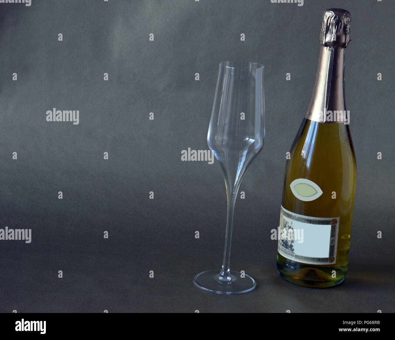 Bottle of sparkling wine hires stock photography and images Alamy