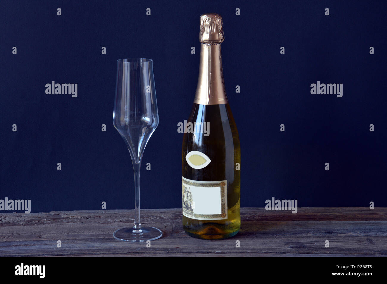 Bottle of sparkling wine hires stock photography and images Alamy