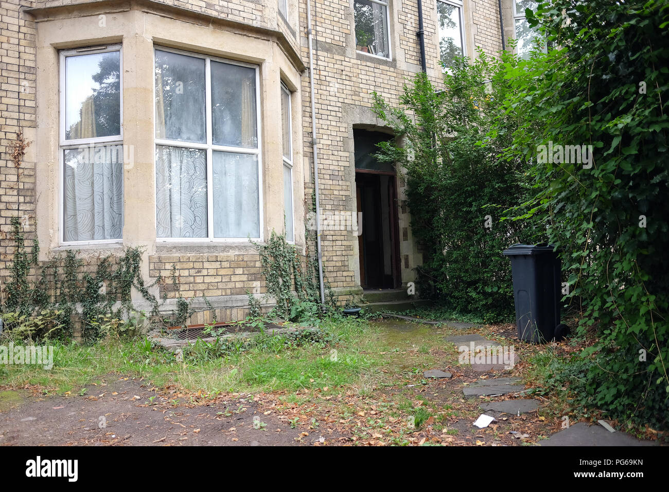August 2018 - Unkempt frontage of a rented student house in the suburbs of Cardiff, South Wales. Stock Photo