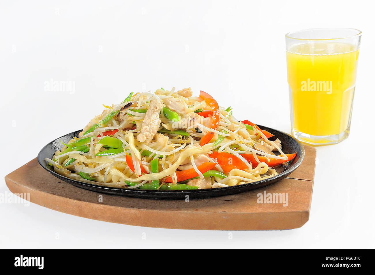 chinese stir-fried noodles with chicken Stock Photo - Alamy