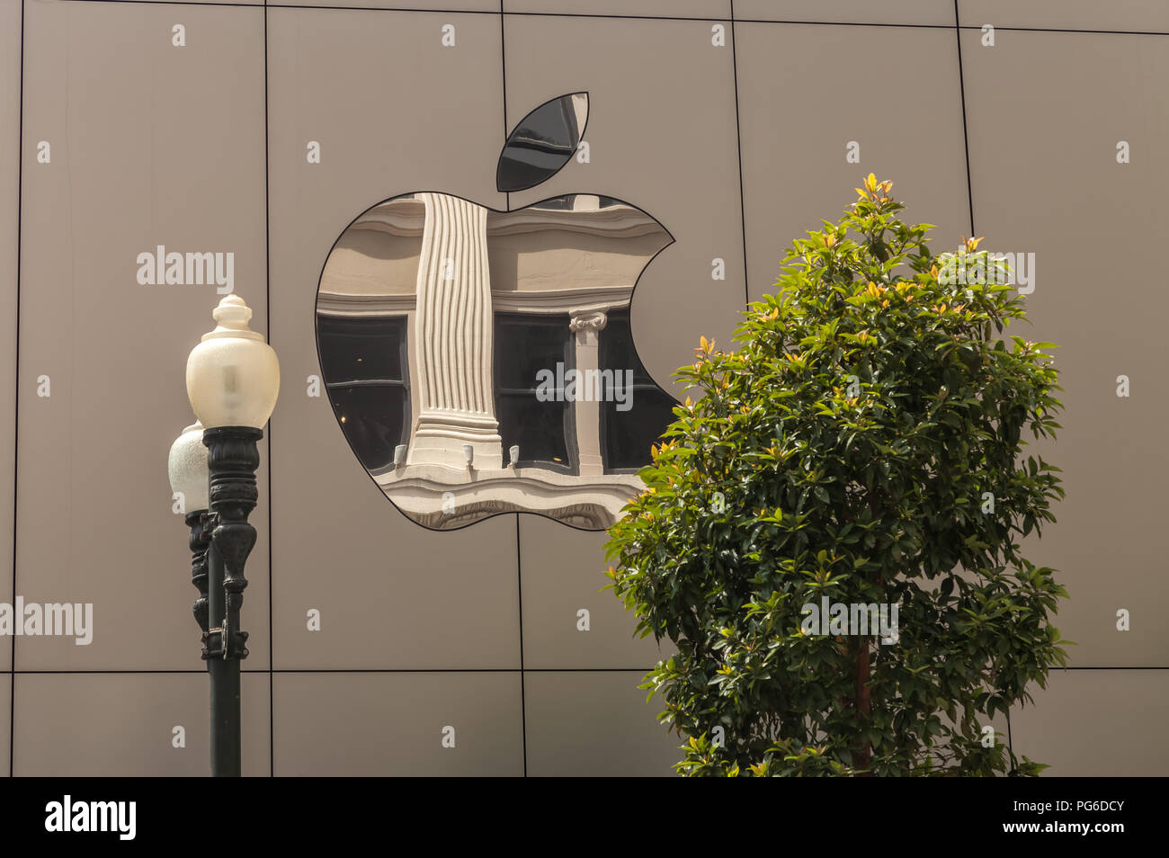 Apple retail store selling iPhones, iPads and more in sleekly designed  spaces. located in Westfield UTC. with pedestrians passing by outside the  store. La Jolla. San Diego, California, USA. March 23rd, 2019