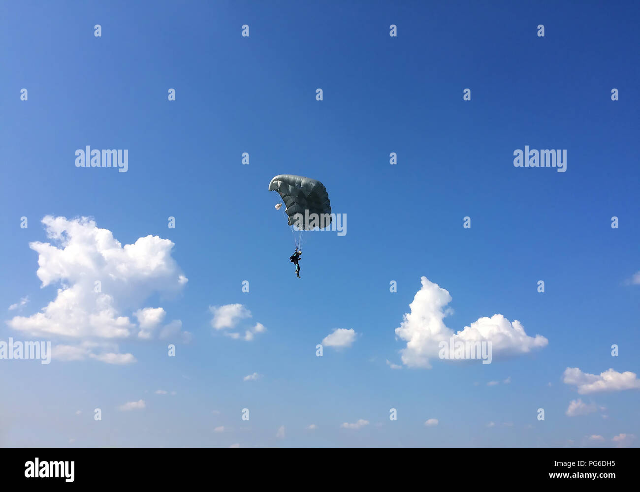 extreme sports the paratrooper lands on the ground Stock Photo Alamy
