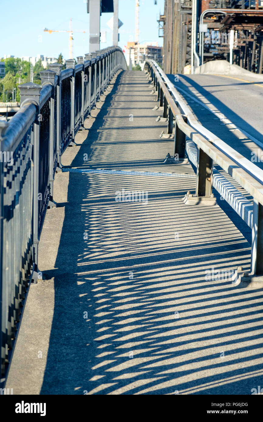 The Steel Bridge over the Willamette River, Portland, Oregon, USA Stock Photo