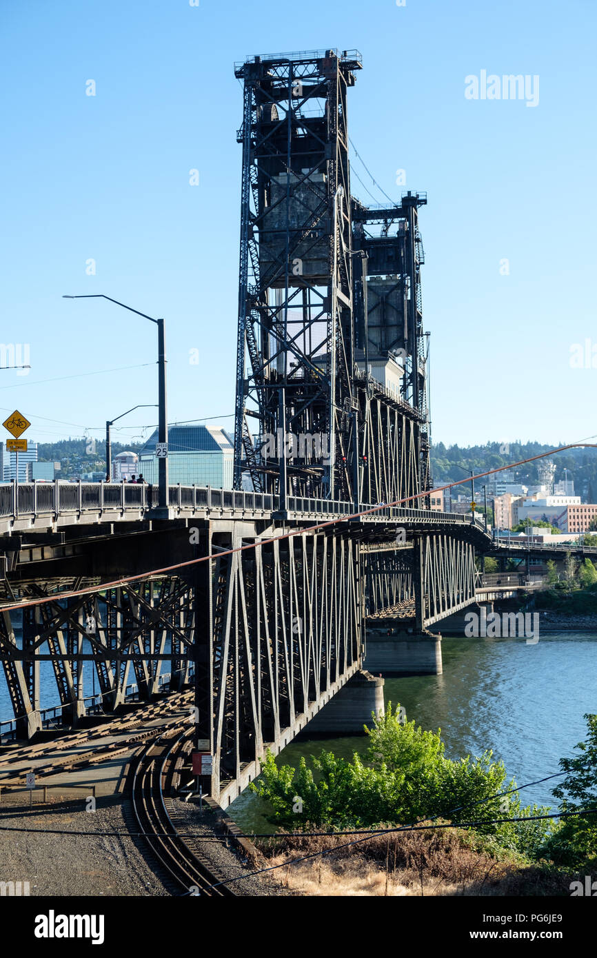 Truss vertical lift hires stock photography and images Alamy