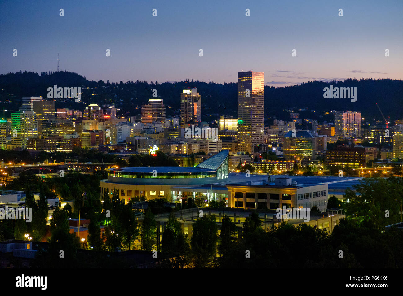 Night-time skyline of downtown Portland, Oregon, USA Stock Photo - Alamy