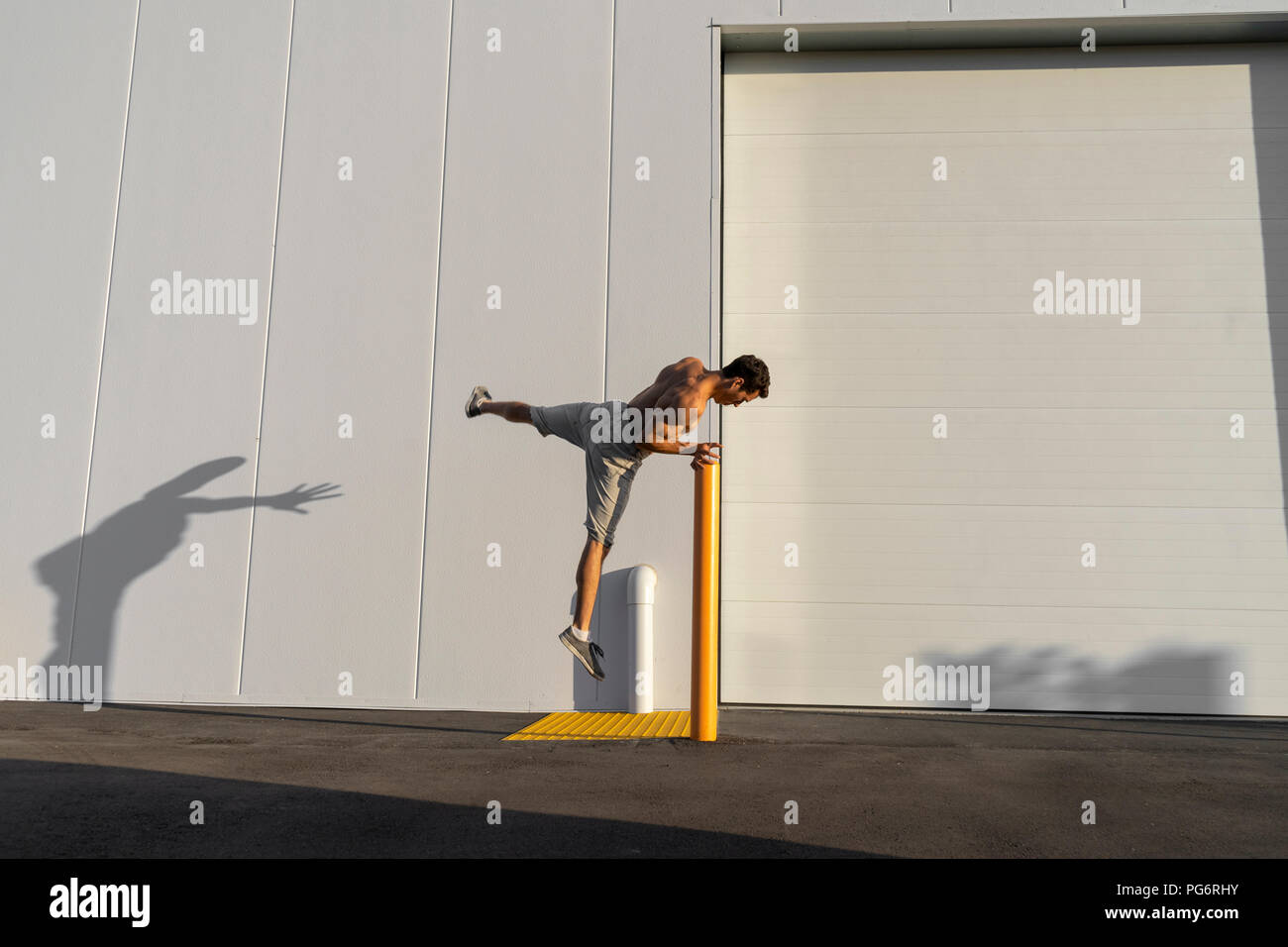 Pole acrobat hi-res stock photography and images - Alamy