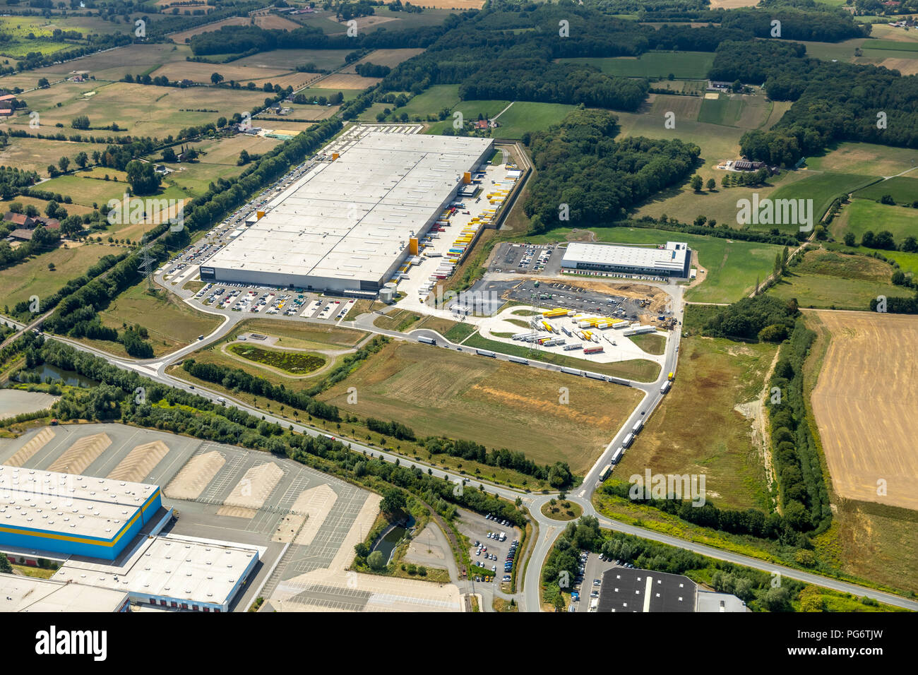 Amazon Logistics Werne GmbH - DTM1, indoor construction site at the Amazon,  Thermo Sensor GmbH, truck parking, Werne, Ruhr area, North Rhine-Westphali  Stock Photo - Alamy