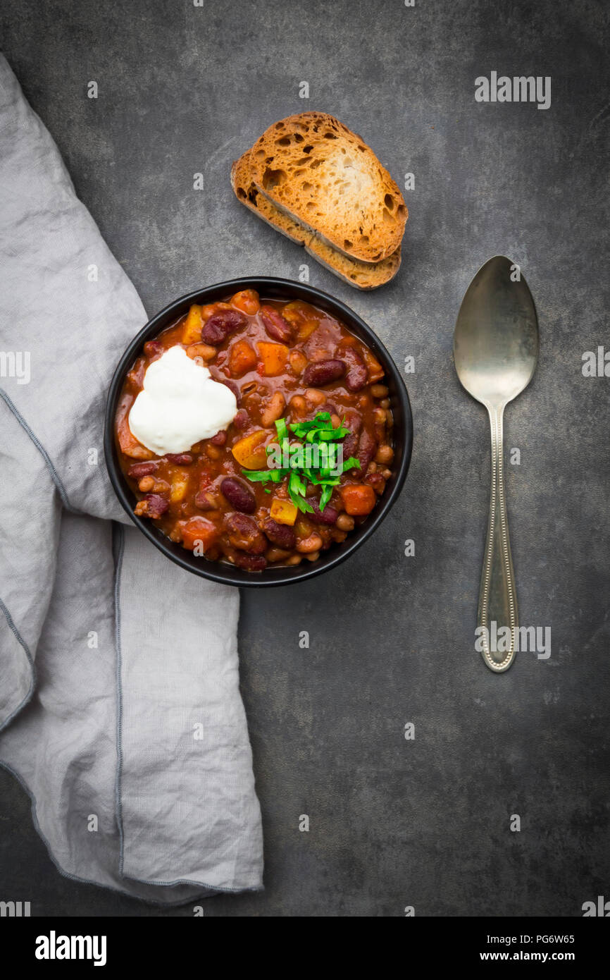 Bowl of Chili con Carne with fresh coriander and sour cream Stock Photo