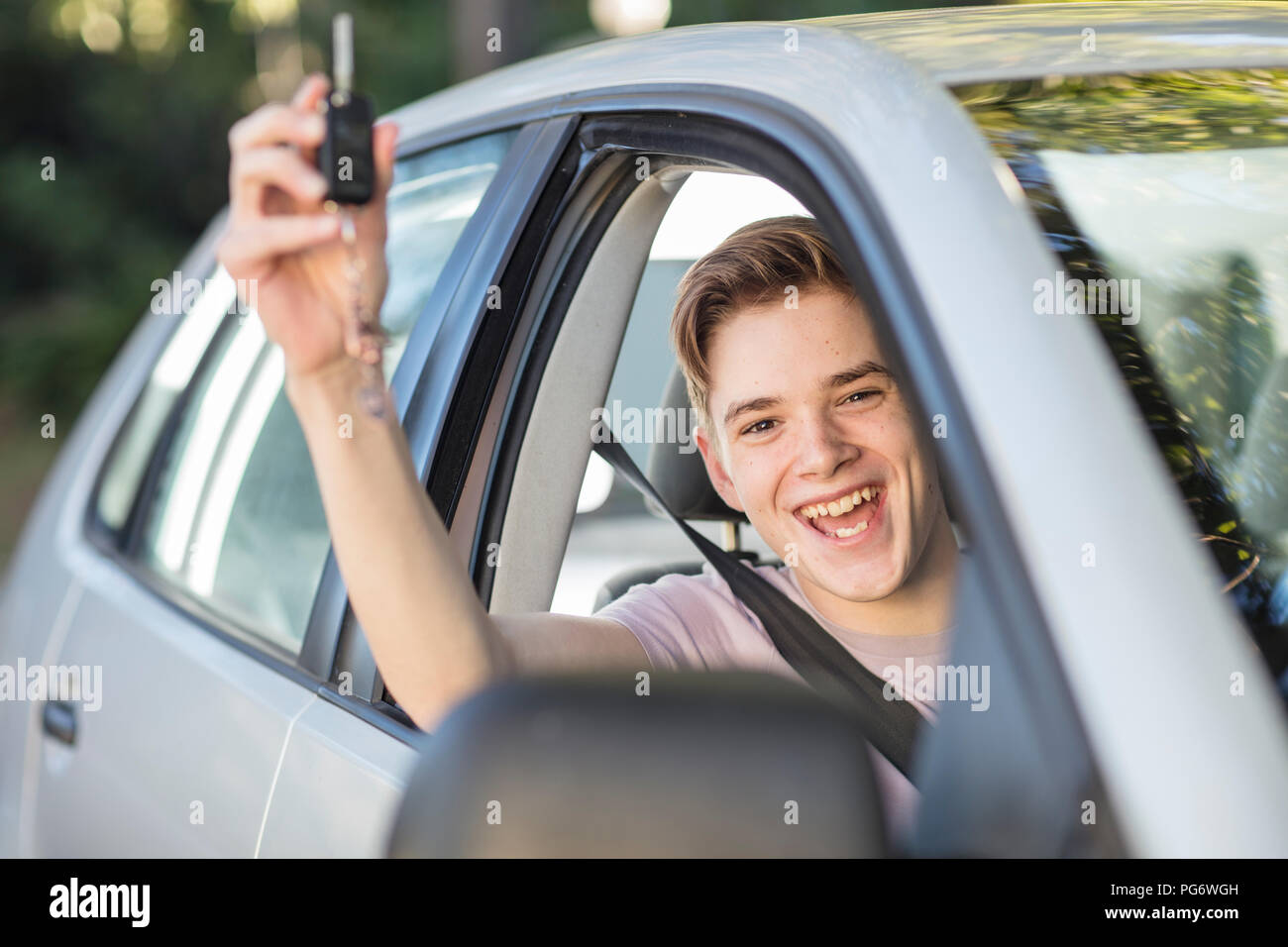 Hand hold car key drivers hires stock photography and images Alamy