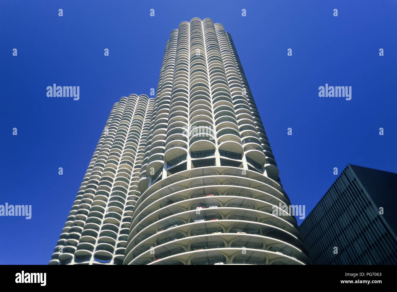 1988 HISTORICAL MARINA CITY TOWERS (©BERTRAND GOLDBERG 1964) THE LOOP