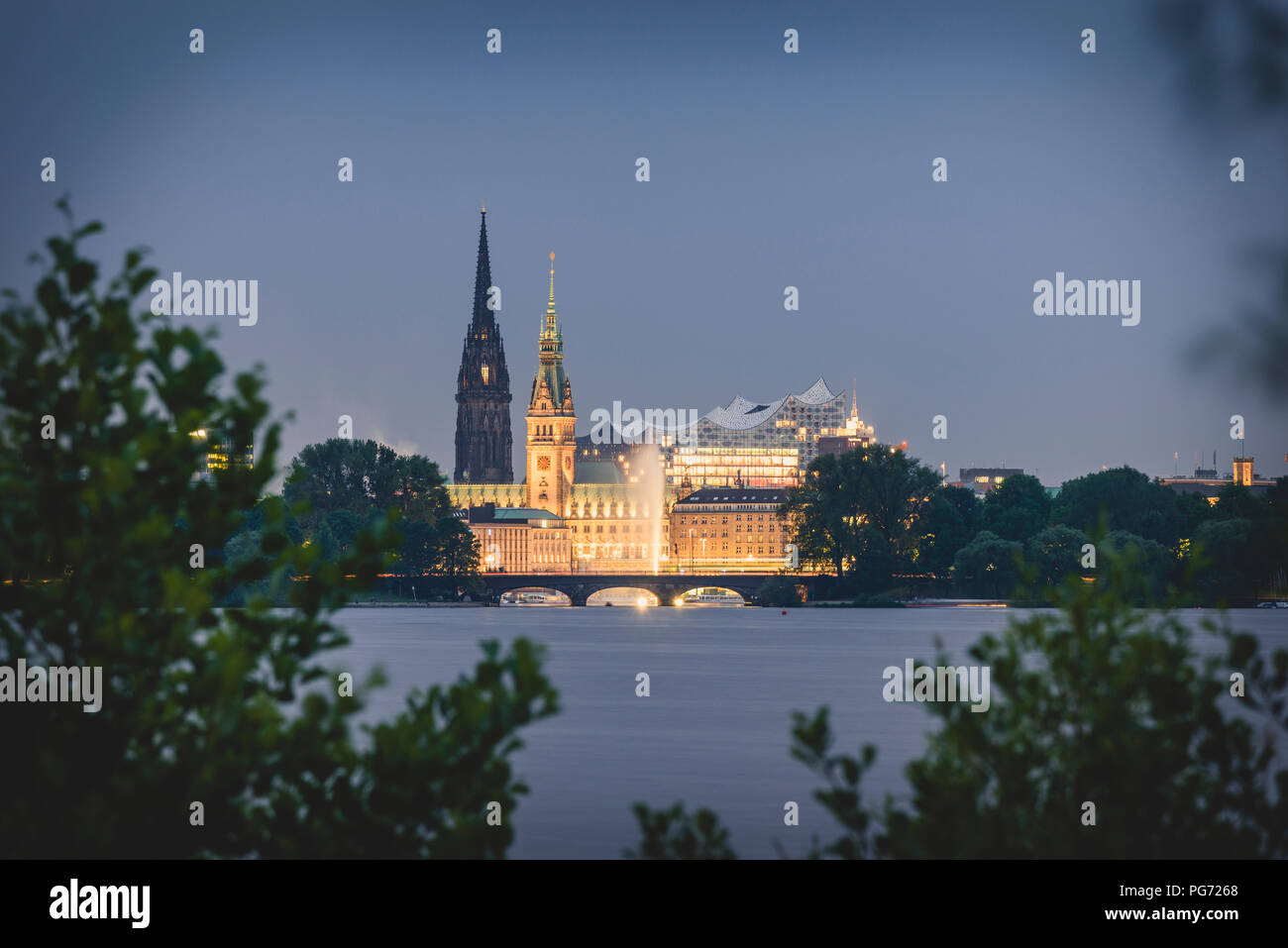 Germany, Hamburg, Outer Alster Lake with view to the city Stock Photo