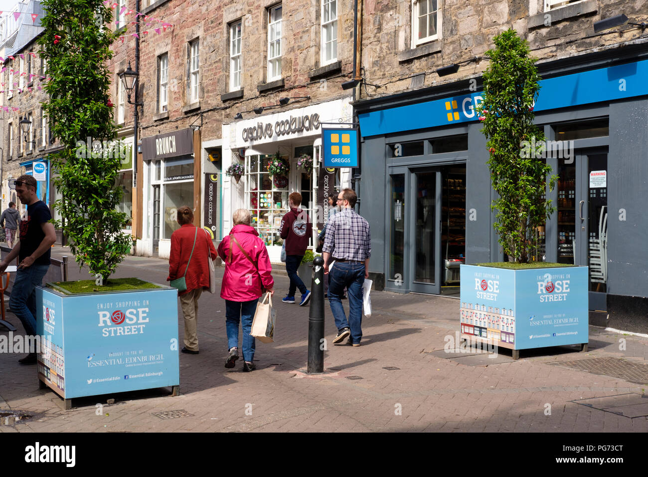 Shoppers in Rose Street, Edinburgh, Scotland. Stock Photo
