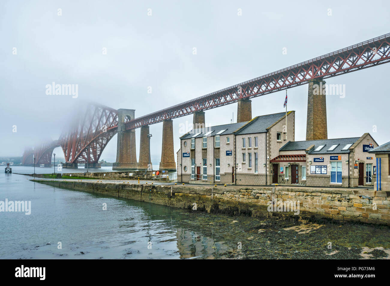 RNLI BUILDINGS SOUTH QUEENSFERRY UNDER THE FORTH RAILWAY BRIDGE SCOTLAND ON A MISTY MORNING Stock Photo
