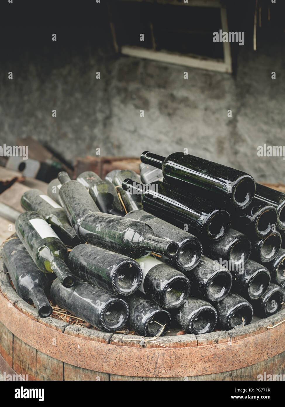 Pile of empty wine bottles hi-res stock photography and images - Alamy