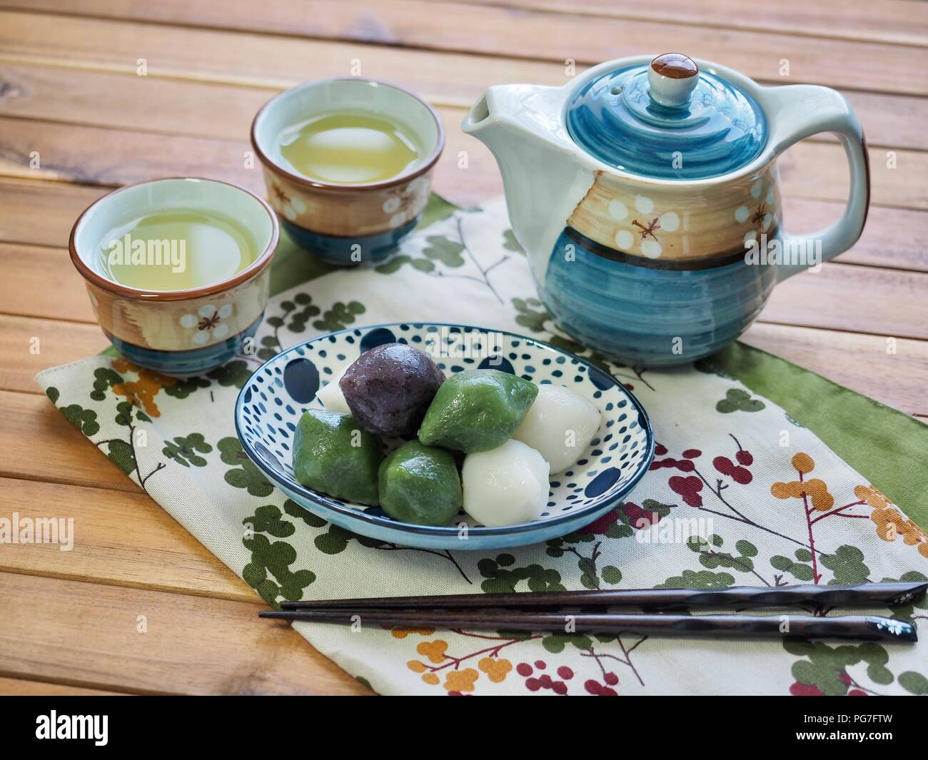 Korean food Songpyeon, halfmoonshaped rice cake Stock Photo Alamy