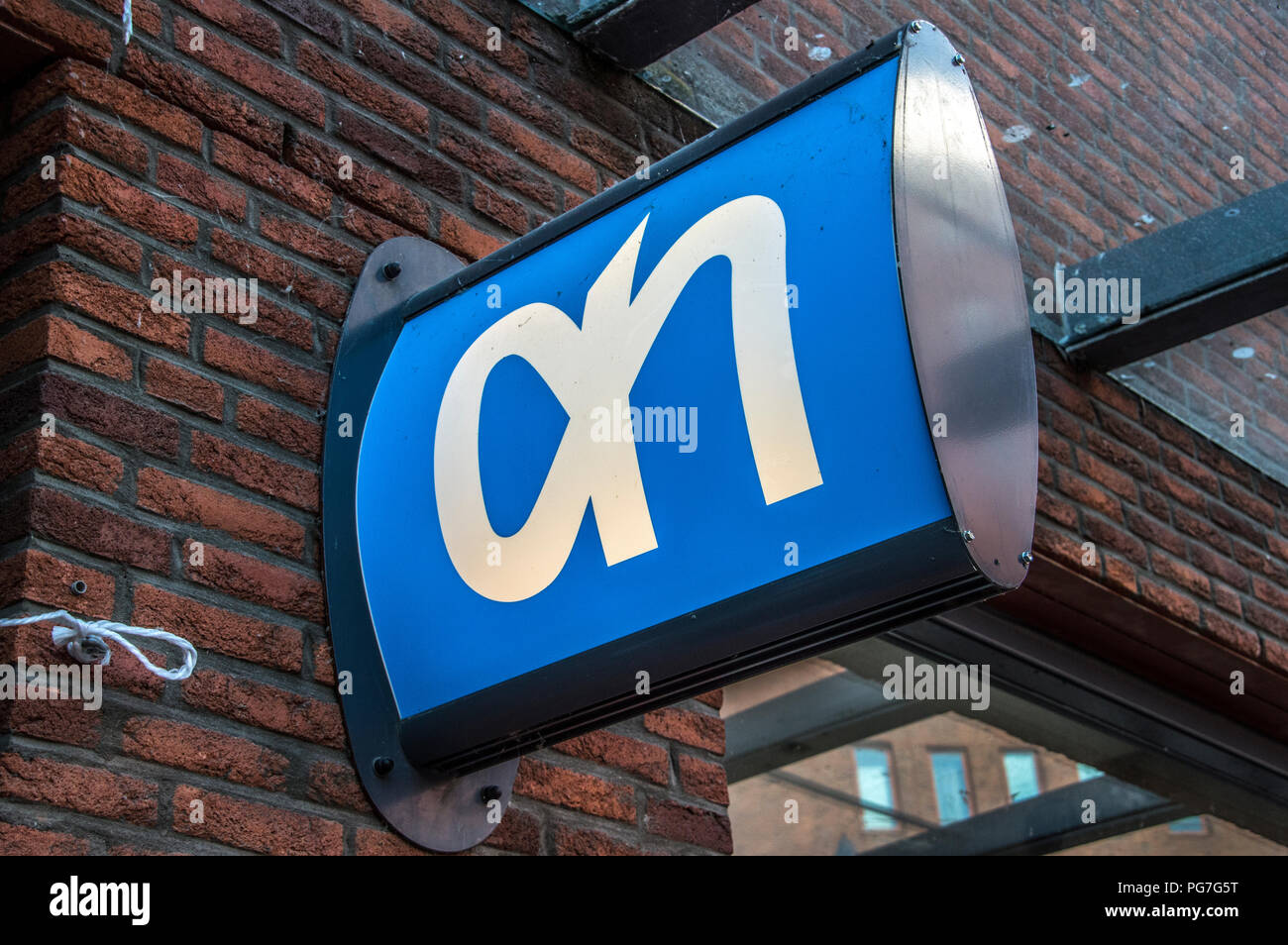 Supermarket advertising billboard hi-res stock photography and images ...