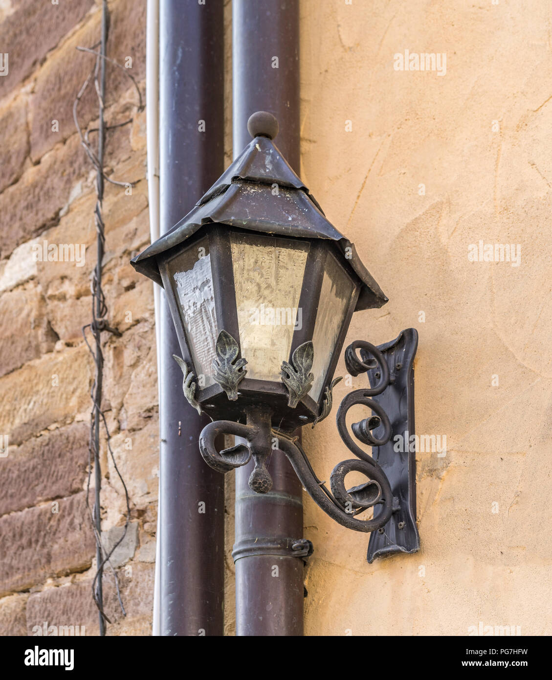 Old Fashioned Lantern High Resolution Stock Photography and Images - Alamy