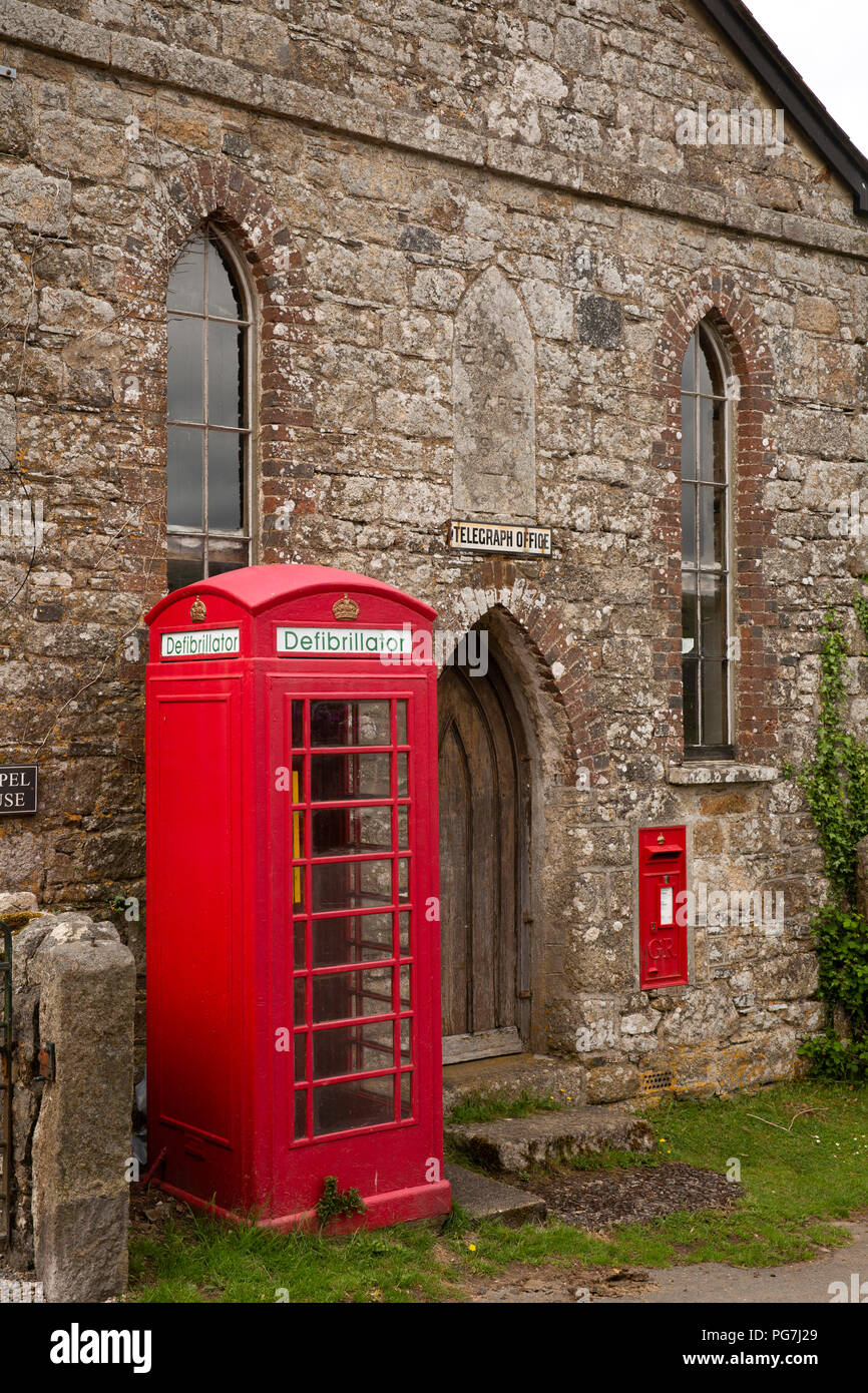 UK, England, Devon, Dartmoor, Belstone village Old Telegraph Office with K6 phone box defibrillator Stock Photo