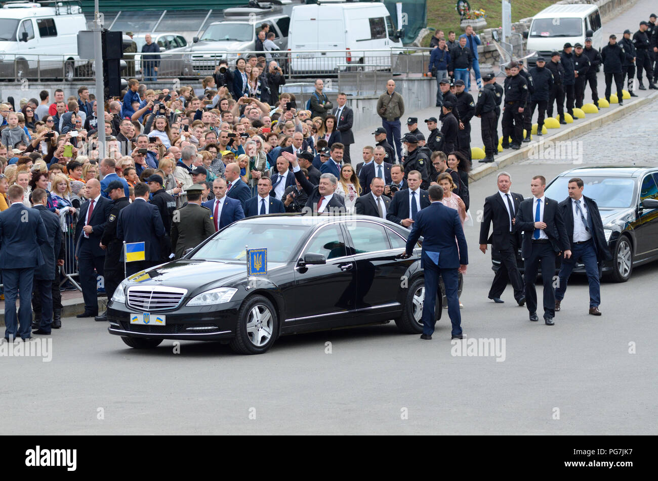 President of Ukraine Petro Poroshenko greeting Ukrainians, cars and ...