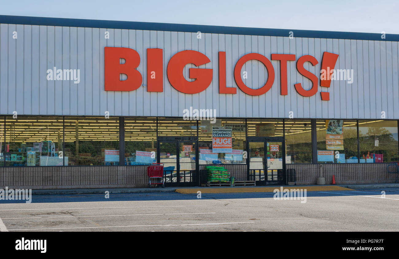 LENOIR, NC, USA-23 AUG 2018:  A Big Lots store, an American retail company with over 1400 stores in 47 states. Stock Photo