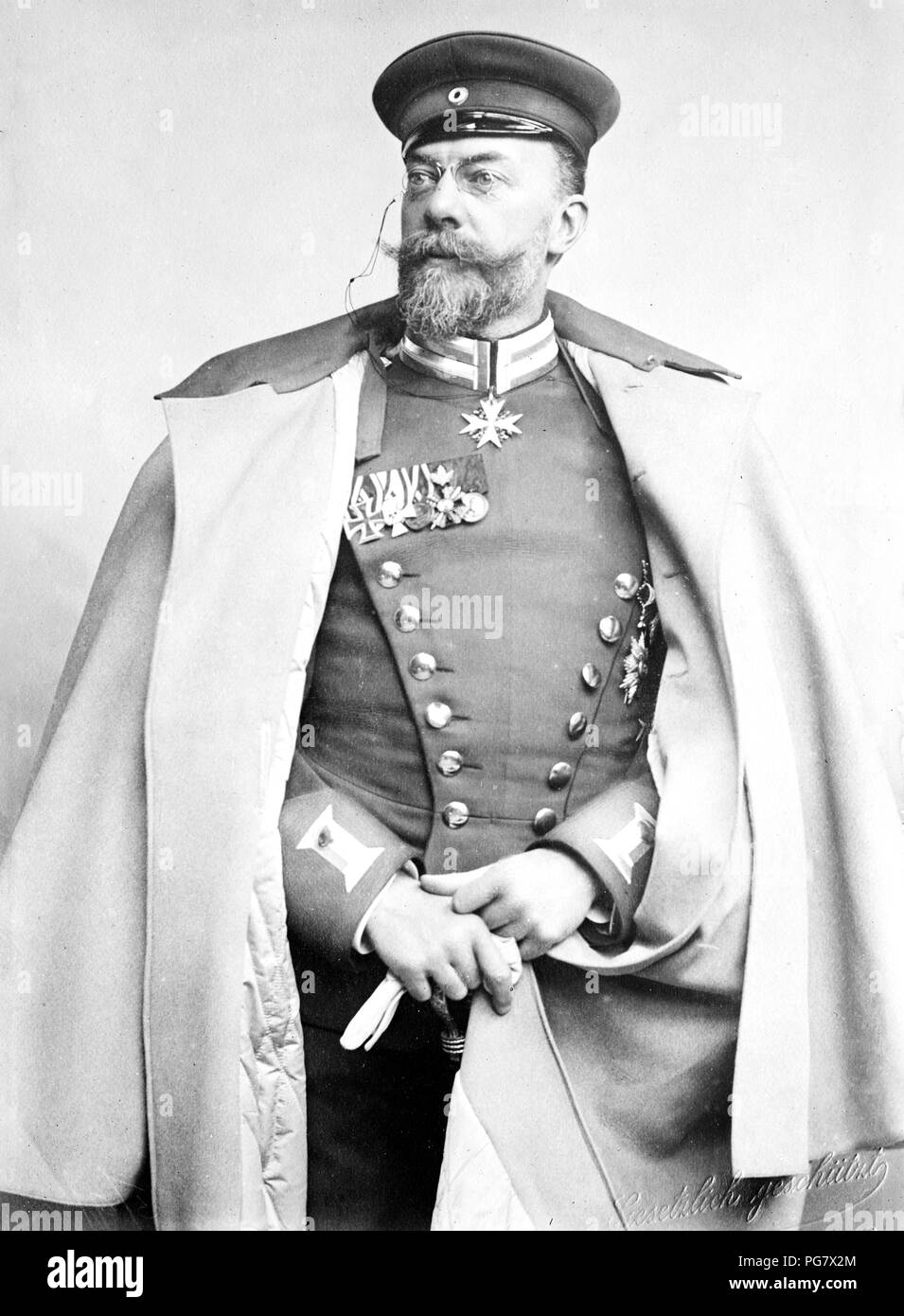 Prince Hohenlohe Oehringen, Freiherr Alex. Von Gabelstein, standing, in uniform, Gestulich geschurt. ca 1905 Stock Photo