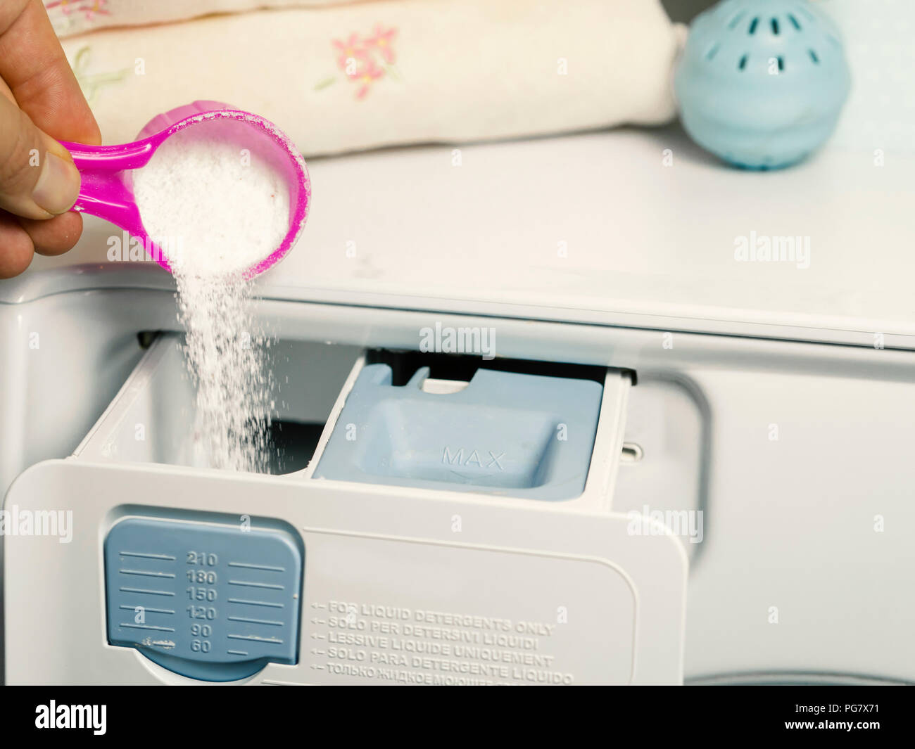 how to put laundry detergent in washer