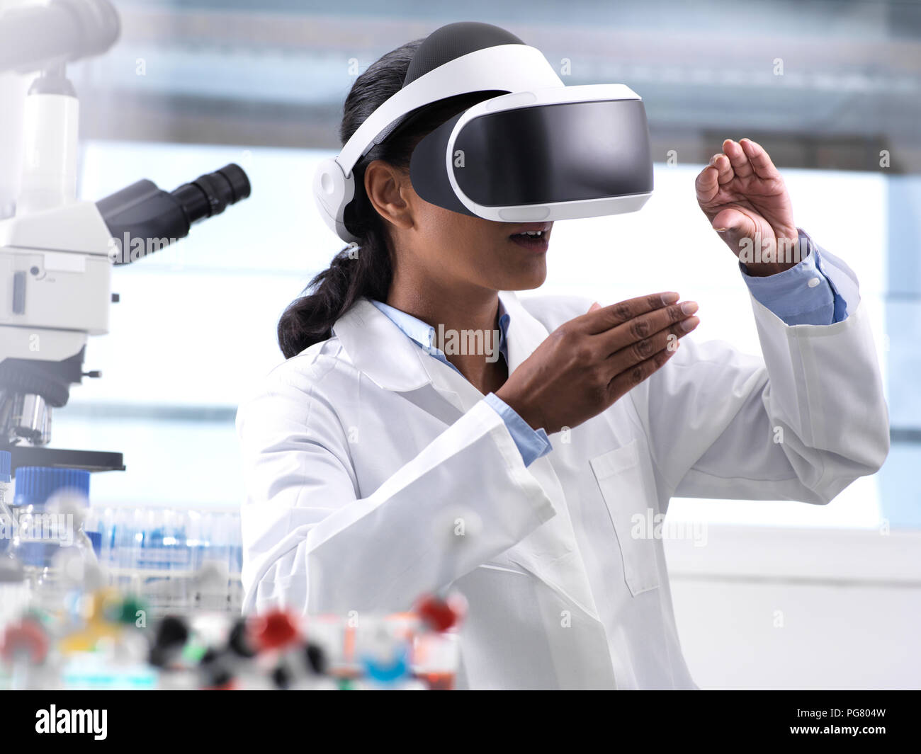 Female scientist using virtual reality to understand a research experiment in the laboratory Stock Photo