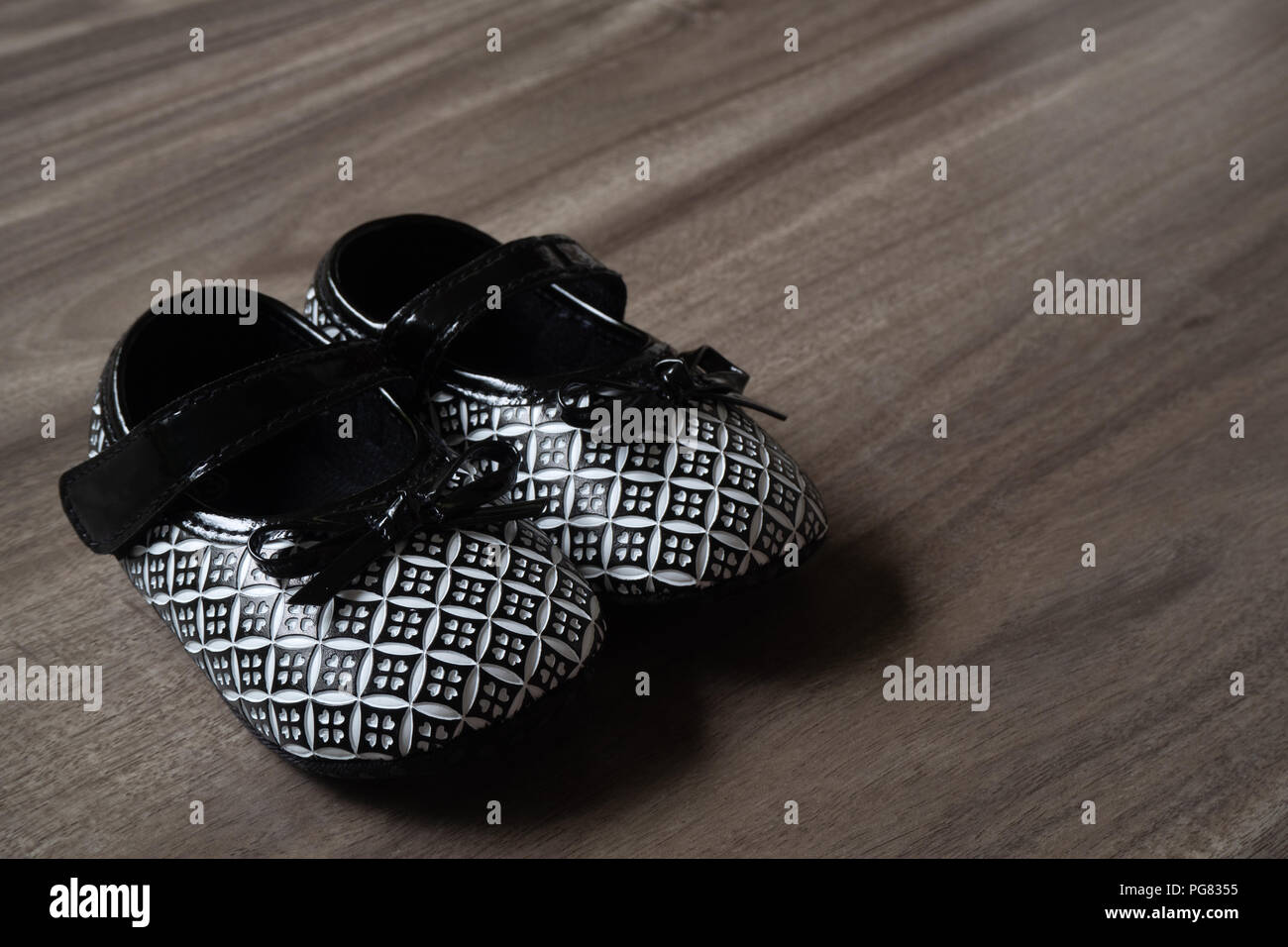Casual Black Dots On White Baby Shoes main image 0