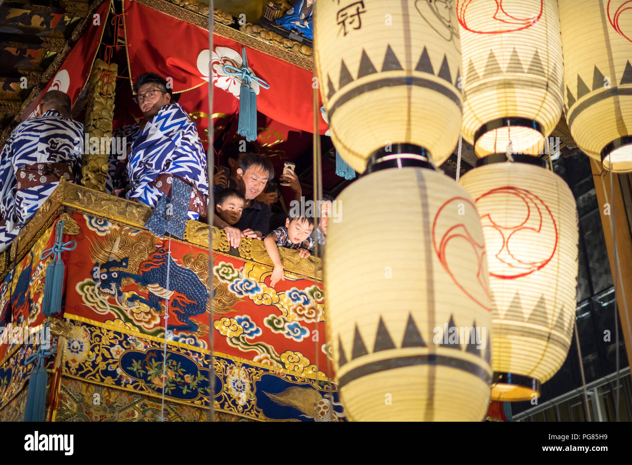 The impressive lit paper lanterns of the Yamaboko floats at the Yoiyama (Yoiyoiyama) street party during the 2018 Gion Matsuri Festival. Kyoto, Japan. Stock Photo