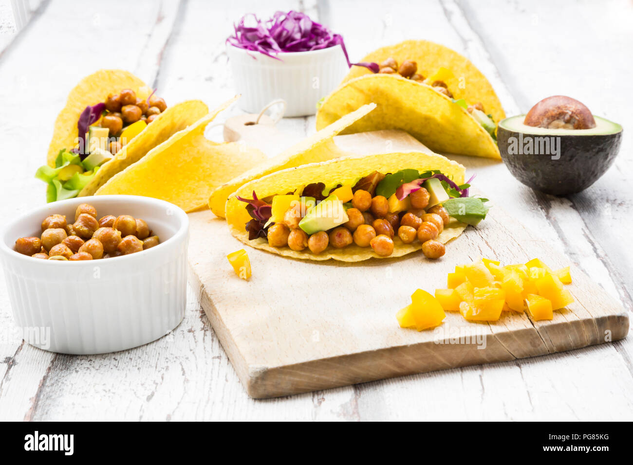 https://c8.alamy.com/comp/PG85KG/vegetarian-tacos-filled-with-in-curcuma-roasted-chick-peas-yellow-paprika-avocado-salad-and-red-cabbage-PG85KG.jpg