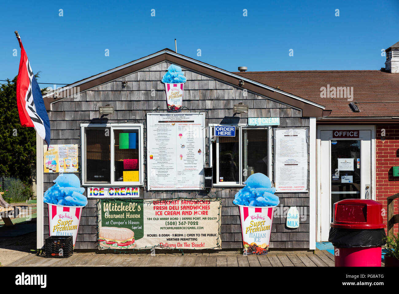 Rustic food shack by the beach, Dennis Port, Cape Cod, Massachusetts, USA. Stock Photo